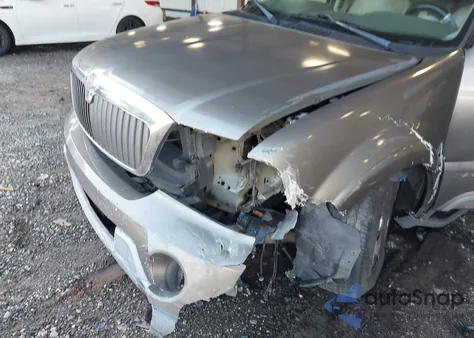 2004 Lincoln Navigator z USA, uszkodzony, nr VIN 5LMFU28R24LJ19050